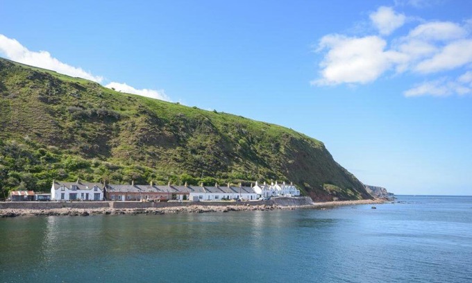 Burnmouth House | Experience Seal Cottage: 4-Star Excellence with Perfect Reviews