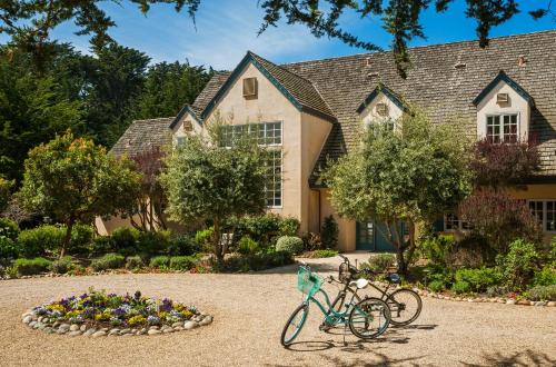 Moss Beach Hotel | Relaxing Oceanfront Getaway at Seal Cove Inn, 4 Stars
