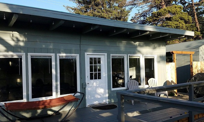 Seal Rock Cottage | Oceanfront Seal Rock Perch with Exceptional Guest Ratings