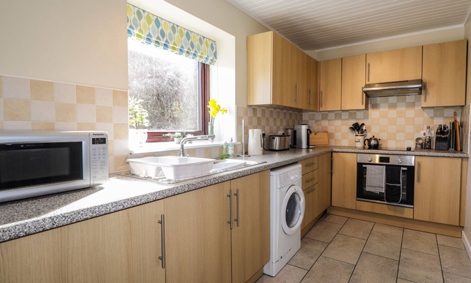Suladale Cottage | Family-Friendly Sealladh an Locha Cottage with Garden Retreat