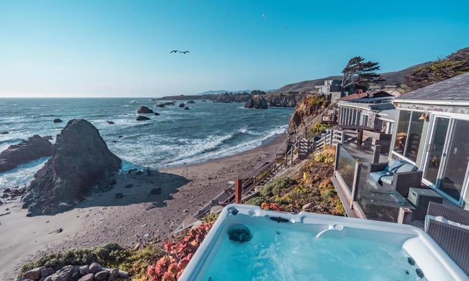 Sereno del Mar House | Seamist Beach Cottage: Private Beach & Ocean Views Await