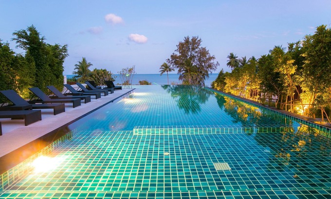 Phongprasan Hotel | Relax at SEAnery Beach Resort: Oceanfront 4-Star Retreat