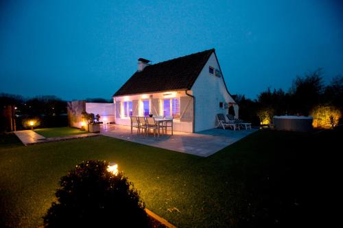 Koksijde House | Experience SeaNooz: Wellness Retreat with Private Cinema