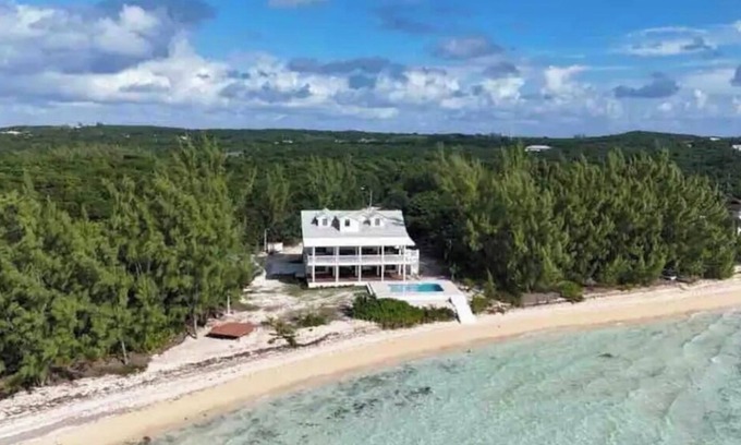 South Palmetto Point House | Discover Family-Friendly Searenity Eleuthera with Breakfast