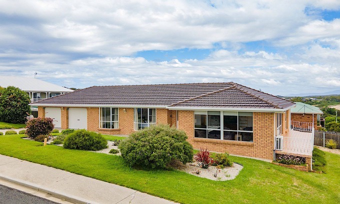 Akaroa House | SeaRenity is what you'll find here.