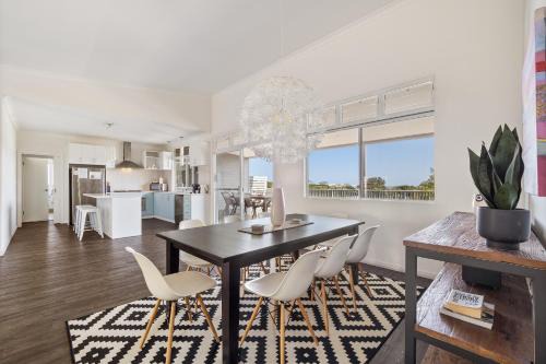 Gnarabup House | Experience Seas the Day: Family-Friendly 4-Star Retreat