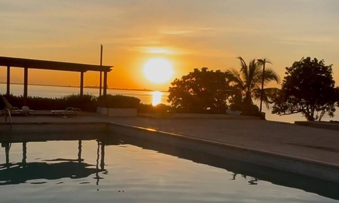 Portmore Condo | “Seas the Day.”Cozy Beachfront escape in Portmore.