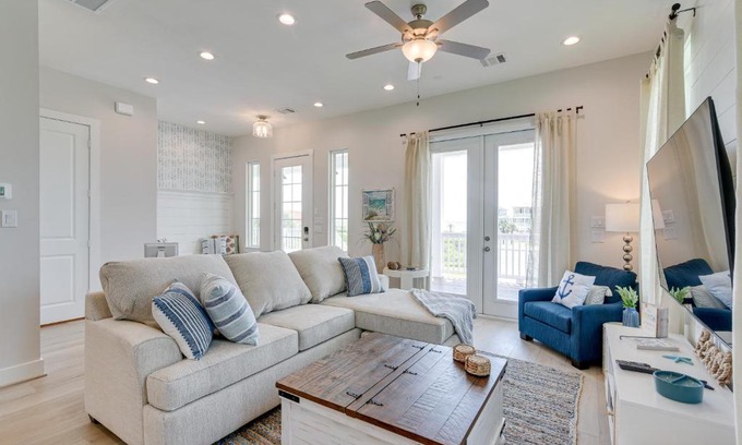 Galveston House | Relaxing Galveston Retreat with Pools and Hot Tub Access
