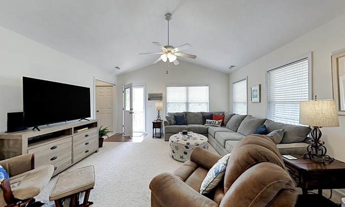 Tranquil Harbour House | Experience Seas the Day: Family-Friendly Getaway, 4 Stars