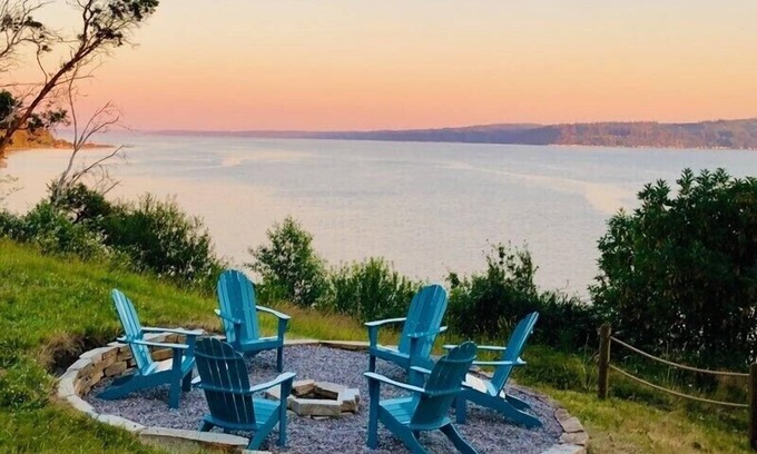 Camano Island House | Experience "Seas the Moment" AIRSTREAM by the Beach