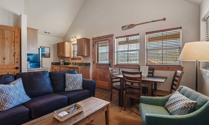 Dover House | Escape to Seas The Moment - Lakefront Bungalow Getaway