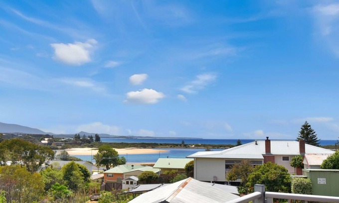 Bermagui Apartment | Experience Seascape 1: Breathtaking Water Views Await