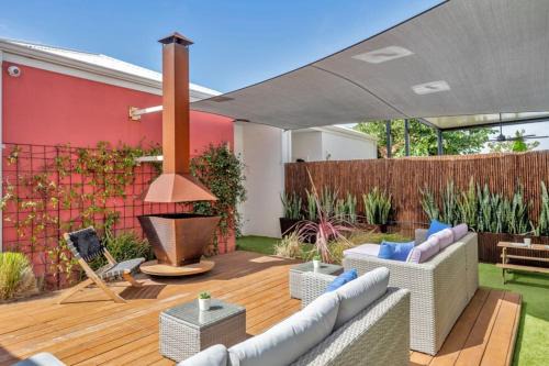 Halls Head House | Pet-Friendly Beach Retreat with Cafe and Fire Pit