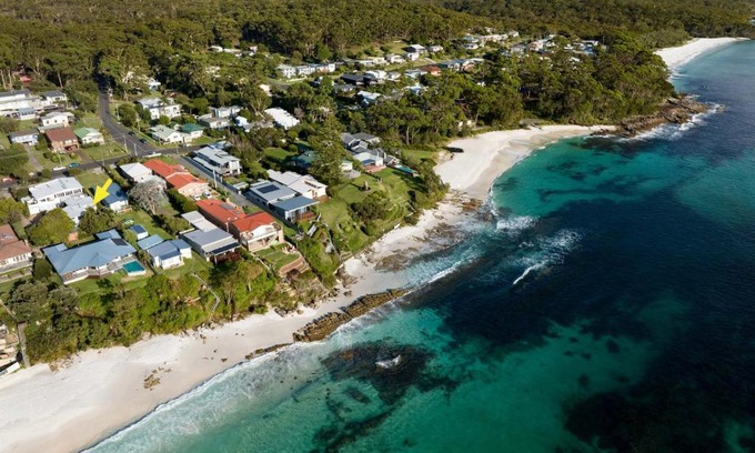 Hyams Beach House | Cozy Seascape Cottage at Hyams Beach - Family Friendly Retreat