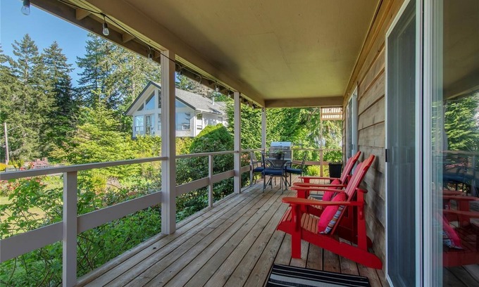 Sliammon Cottage | Seascape Cottage: Oceanfront Retreat with Top Guest Ratings