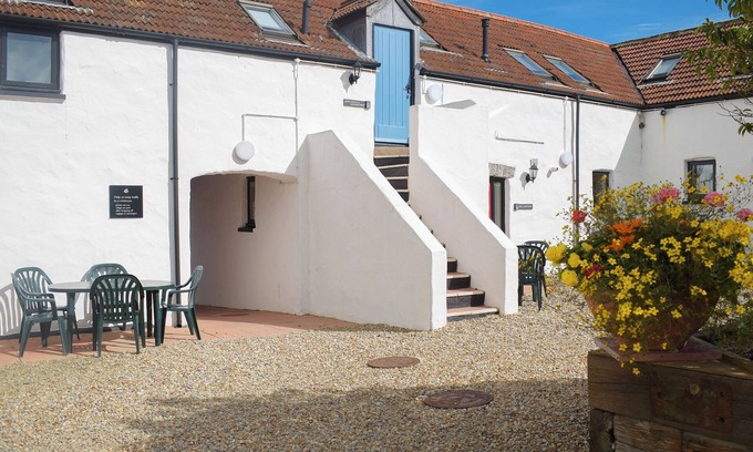 Lydstep Cottage | Inviting 2 Bedroom Retreat in Lydstep, Near Tenby