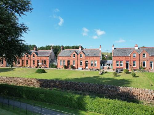 Cummertrees House | Seascape: Family-Friendly Stay with 9.8/10 Guest Rating