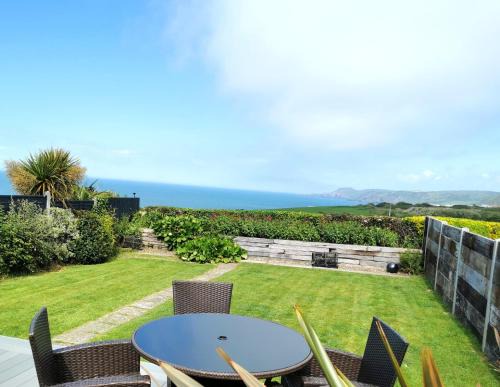 Aberporth House | Seascape Holiday Home: Family & Pet-Friendly Retreat