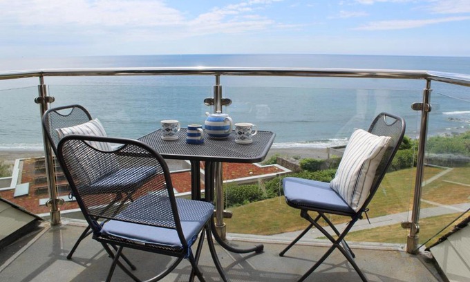 Seaton House | Oceanfront Retreat at Seascape - Mount Brioni, Rated 9.3/10