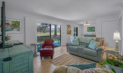 Miramar Beach House | Seascape Villa - 33B: Family-Friendly Stay with Pool Access