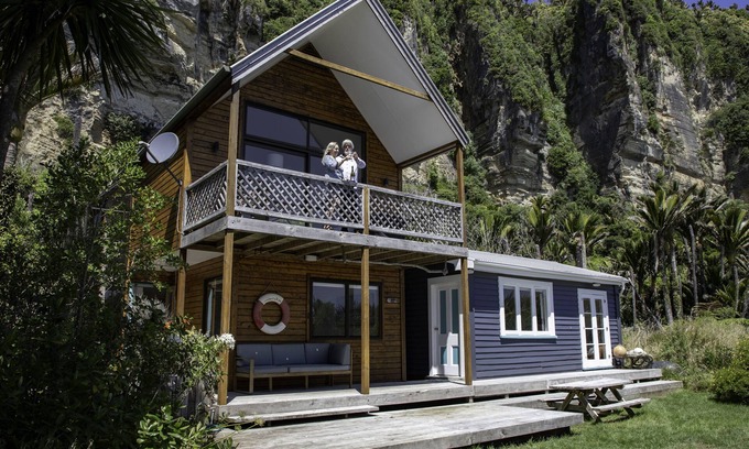 Punakaiki House | Oceanfront Retreat at Seascapes Punakaiki with Ocean View