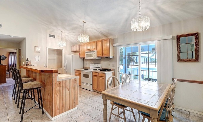 Rockport House | Relaxing Seashell Memories Home with Pool and Kitchen