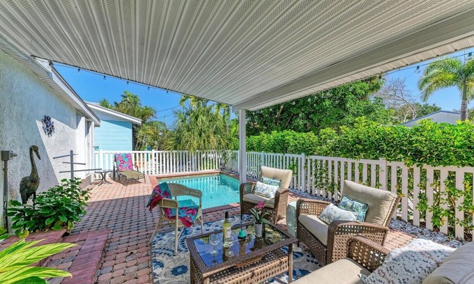 Bradenton Beach House | Beach Bay B: Pet-Friendly Escape Near Gulf with Pool