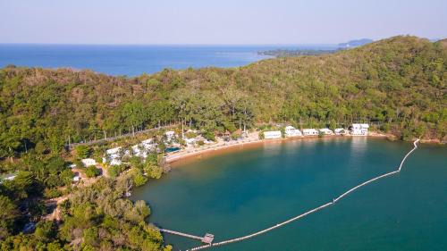 Khlong Khut Resort | Seashell Village Resort: Beachfront Bliss with Family Amenities