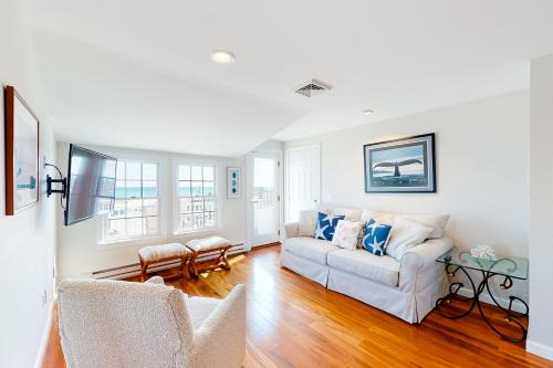 Harwich Port Apartment | Discover Seashells on Bank: Oceanfront Family Retreat