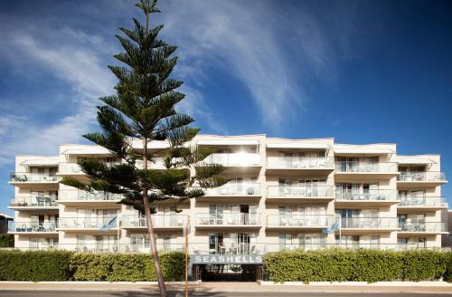 Scarborough Apartment | Oceanfront Seashells Scarborough with Pool & Family Amenities