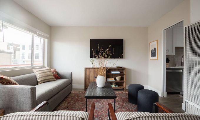 Village of La Jolla Apartment | Modern La Jolla Flat Near Beach with Ocean Views