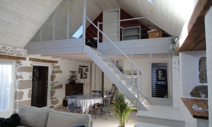 Plouneour-Brignogan-Plages Cottage | Oceanfront Gite bord de mer in Brignogan-Plages, 10/10!