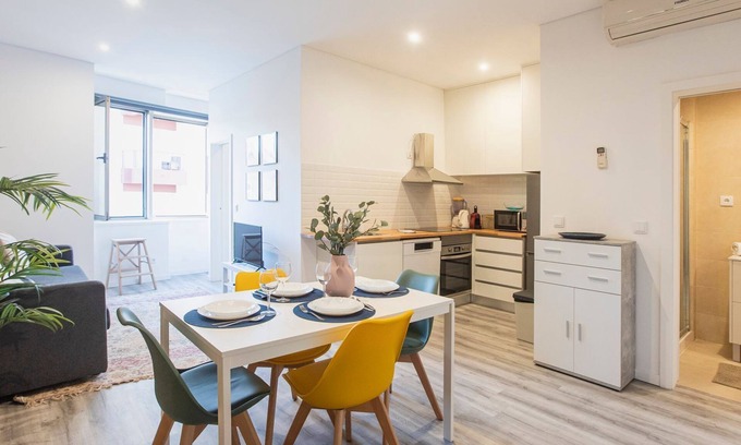 Leixões Apartment | Seaside 1BR Flat with AC in Matosinhos - Family Friendly Stay