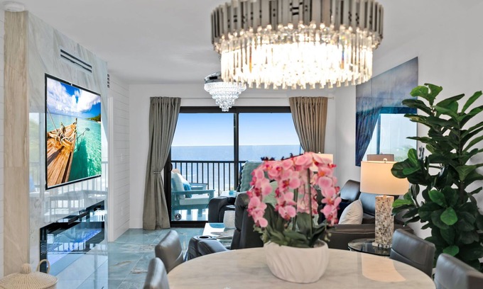 Mid Island Condo | Beachfront 2BR/2BA Condo with Ocean View and Pool Access