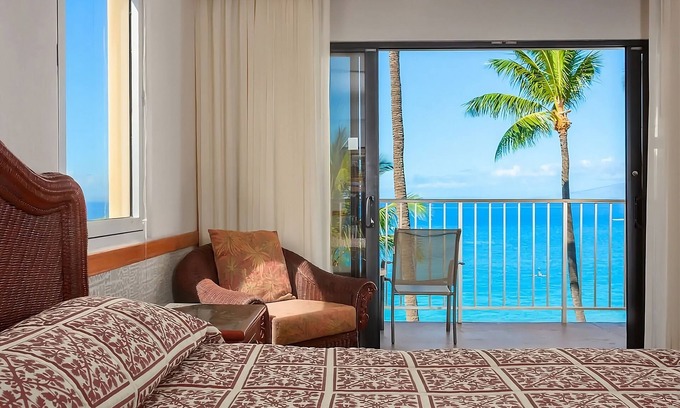 Kaanapali Hotel | Seaside Getaway: Family-Friendly Near Blue Hawaiian Helicopter