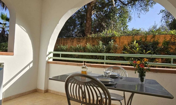Bravone Apartment | SEASIDE APARTMENT WITH POOL