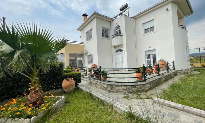 Nea Anchialos Apartment | Cozy Seaside Apartment with Private Garden & Ocean View
