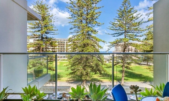 Glenelg Apartment | Seaside Apartment with Pool, Sauna & Oceanfront Views