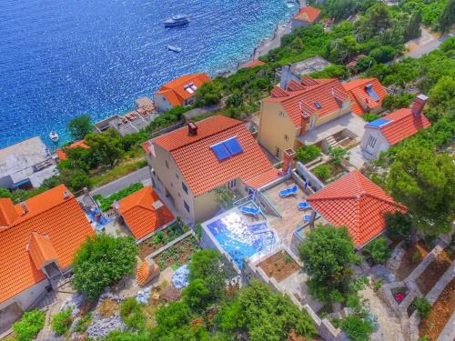 Sobra Apartment | Relaxing Seaside Apartments with Pool in Sobra, Mljet