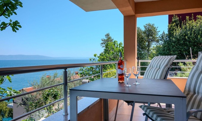 Drenje Apartment | Top-Rated Seaside Apartments with Breathtaking Ocean Views