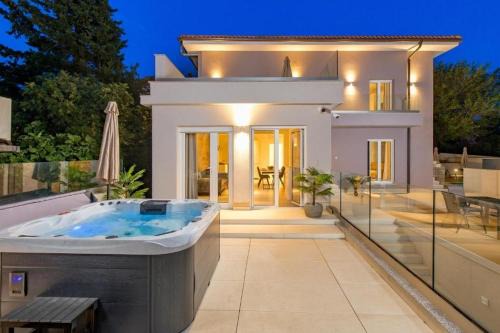 Selce Apartment | Relaxing Seaside Apartments with Pool in Selce, Crikvenica