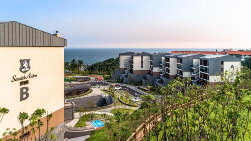 Jungmun Resort | Family-Friendly Seaside Arden with Oceanfront Pool Access
