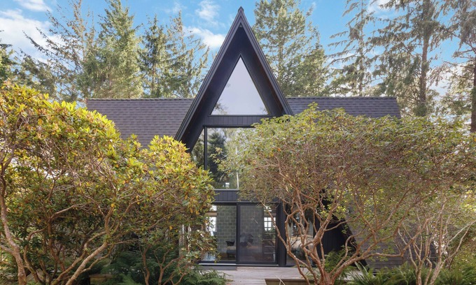 Juan de Fuca Electoral Area Cabin | Seaside Cabin near French Beach Provincial Park