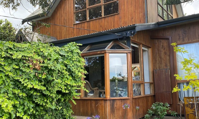 Smiths Beach House | Pet-Friendly Seaside Chalet with Ocean View at Smiths Beach