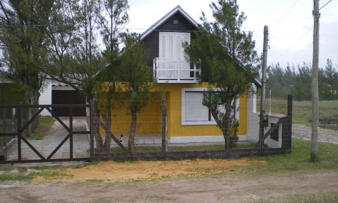 Capao da Canoa Ski Chalet | Seaside Chalet in Capão da Canoa: Oceanfront Getaway