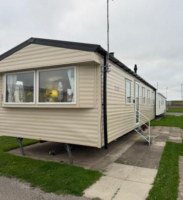Rhyl House | Seaside Charm Cabin Retreat in Rhyl
