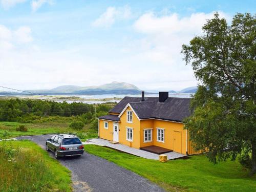 Hamaroy House | Family-Friendly 5-Person Holiday Home in Skutvik