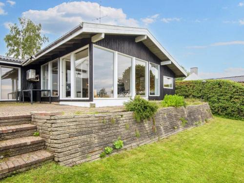Hvidbjerg Strand House | Cozy 4-Person Holiday Home in B rkop, Pet Friendly Stay