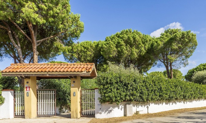 Giannella Apartment | Cozy Belvilla by OYO Flat with Ocean View and Private Terrace