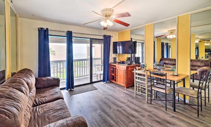North Beach Apartment | Beachfront Corpus Christi Condo with Pool Access!